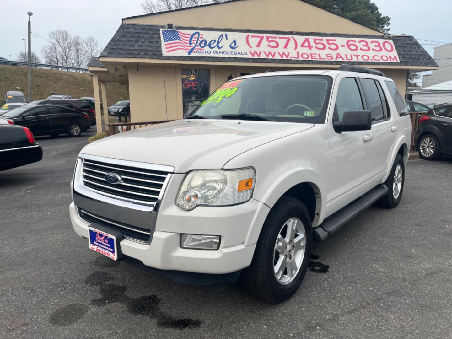 2009 WHITE Ford Explorer (1FMEU73E79U) with an 4.0 V6 engine, Automatic transmission, located at 5700 Curlew Drive, Norfolk, VA, 23502, (757) 455-6330, 36.841885, -76.209412 - Photo#0